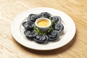 Pierogi Black Thai z krewetkami (czarne) 8 szt.