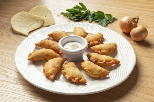 Pierogi z serem korycińskim (wegetariańskie)  10 szt.